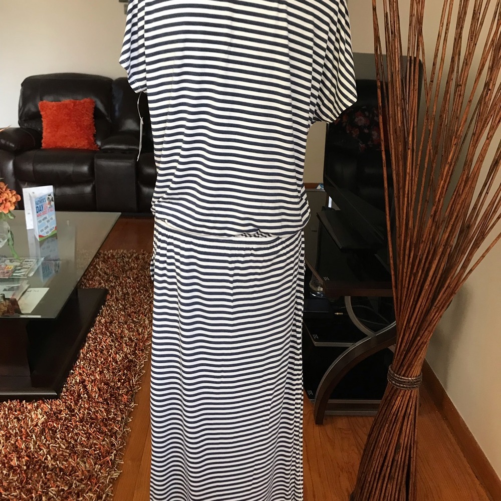 Dress - Picture 7 of 8